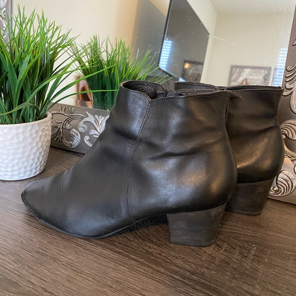 Black leather boots. Comfortable. Size 10.